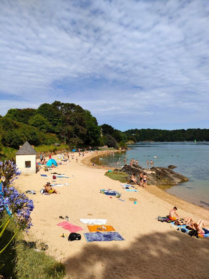 Hotel Le Littoral Lezardrieux Exterior photo